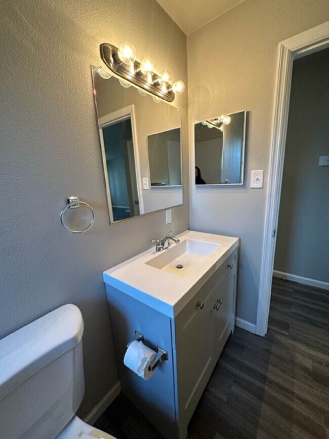 Building Photo - Desirable 3 bedroom 2 bath home