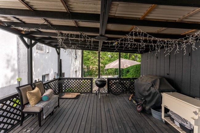 Building Photo - 6708 Columbia Ave