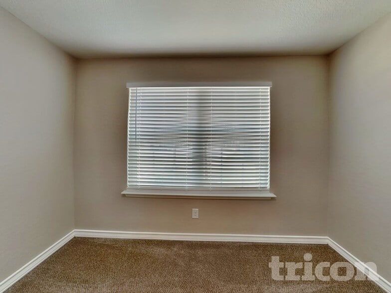 Building Photo - 1635 Tree Run