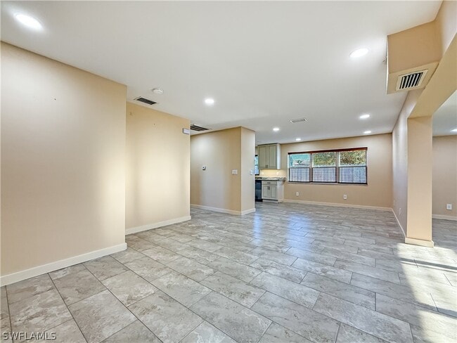 Building Photo - 2115 St Croix Ave