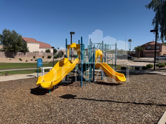 Building Photo - 923 E Monterey St