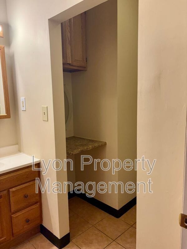 Building Photo - 50 Hedley Ave