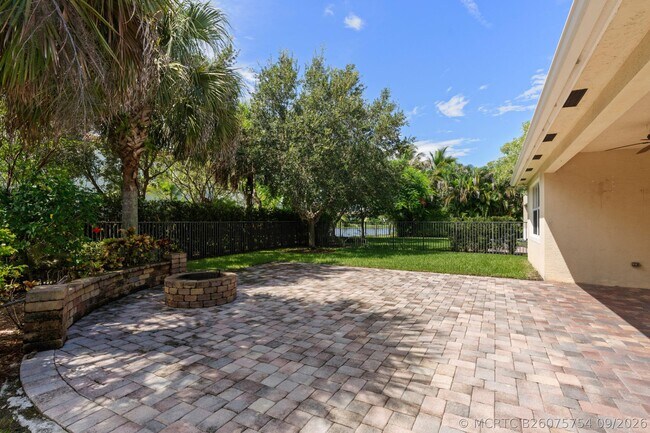 Building Photo - 102 Crab Cay Way