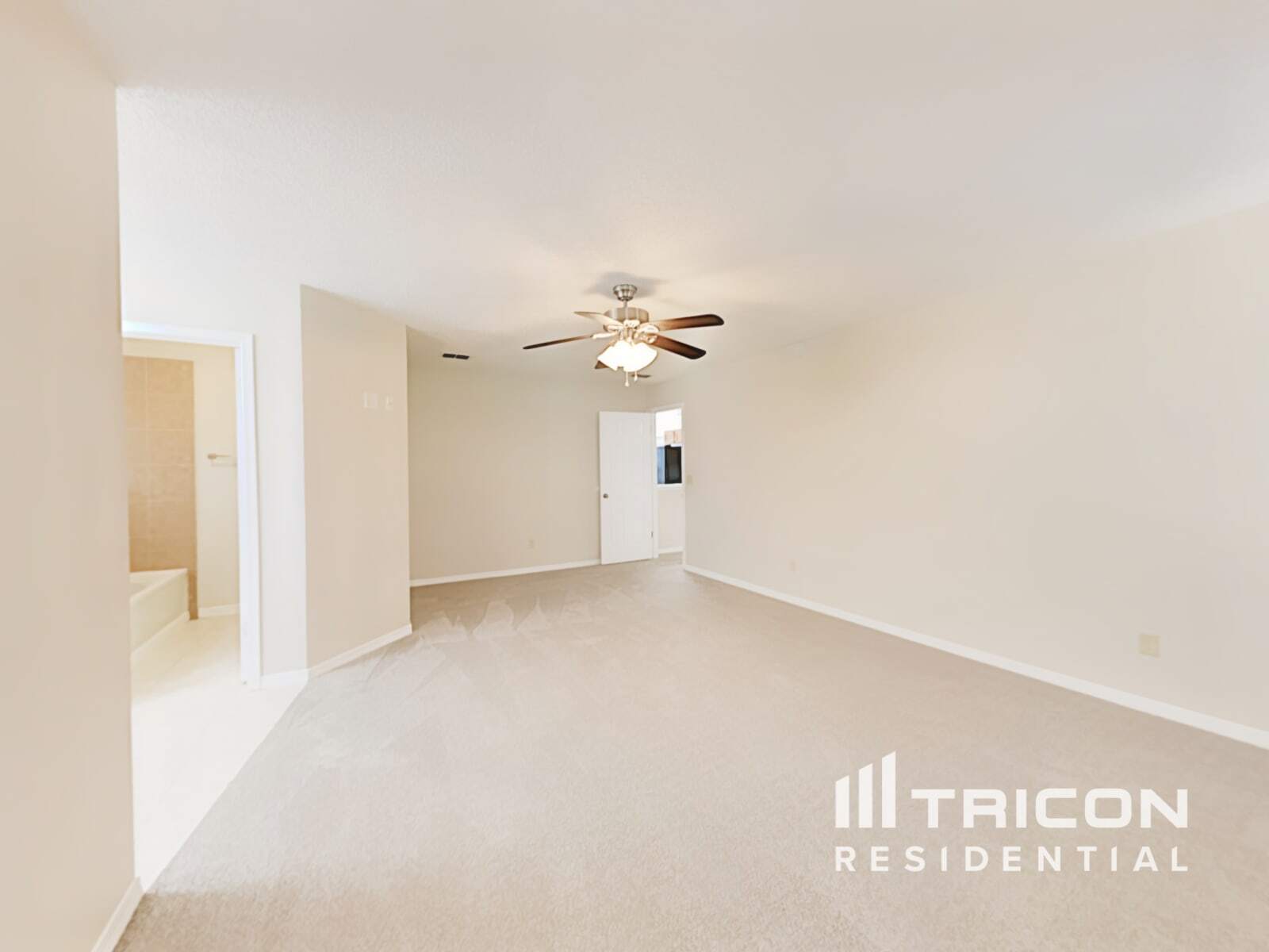 Building Photo - 3251 Deerfield Pointe Dr