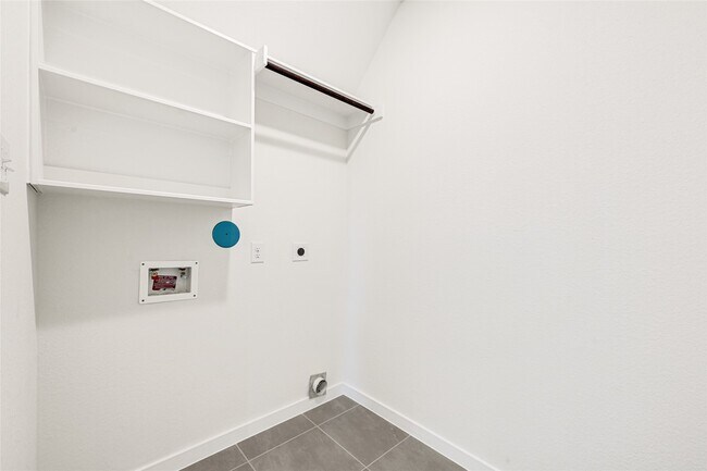 Building Photo - 4625 Peony Grn Dr
