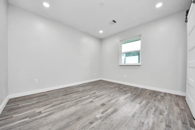 Building Photo - 6201 Batterson St