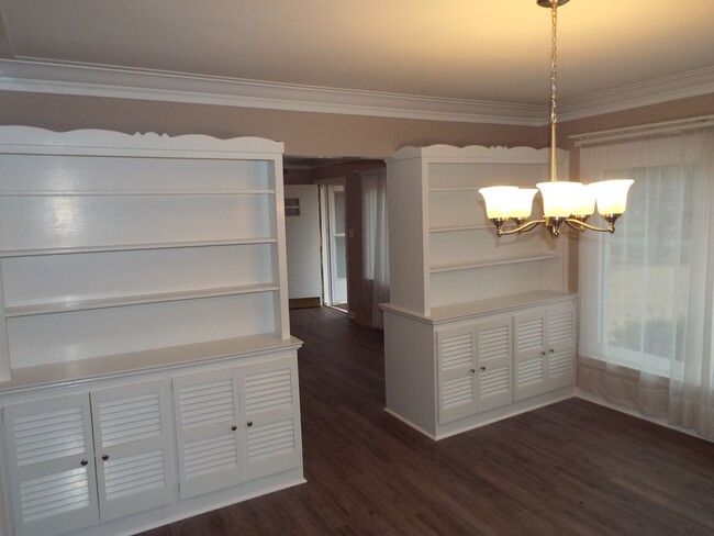 Building Photo - Convenient in Midtown!