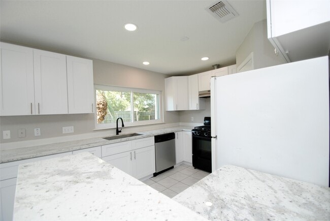 Building Photo - 22831 John Rolfe Ln