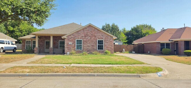 Building Photo - 113 Yosemite Ln