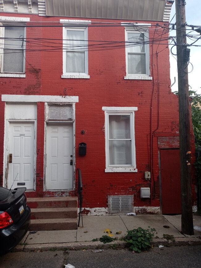 Primary Photo - 2315 N Mutter St