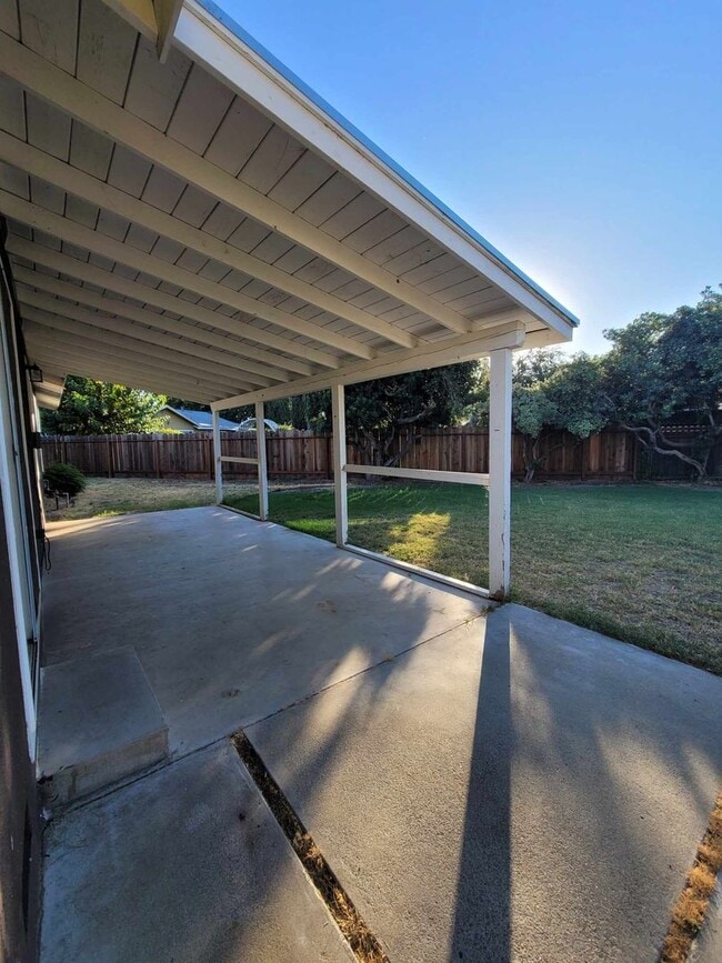 Building Photo - 1424 Kent Way