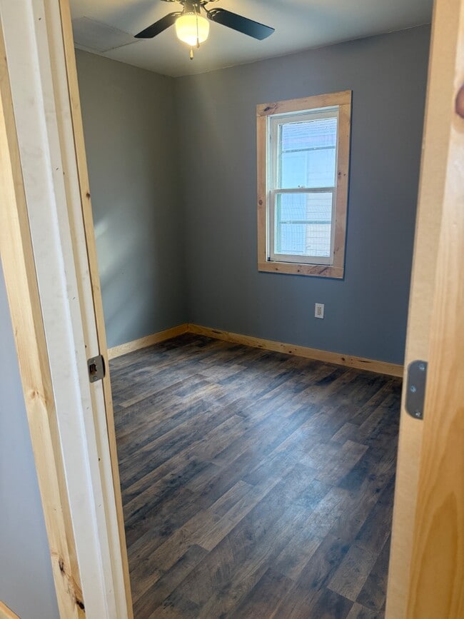 Building Photo - 208 Osborne St