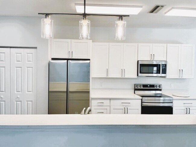 Building Photo - 4/2 Home located in Cul-de-sac in Capri