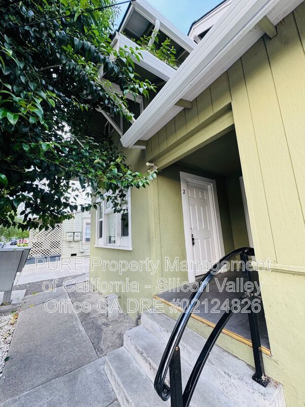Building Photo - 373 Richmond Ave