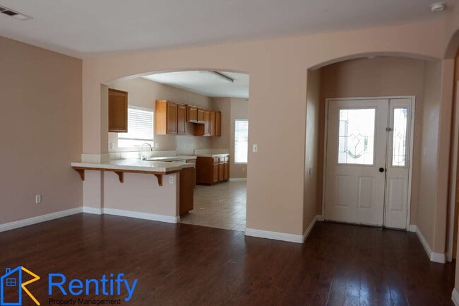 Building Photo - Cute 3/2 SW home in a Cul-de-Sac.