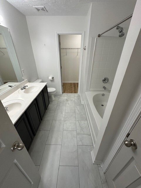 Building Photo - 8428 Charbay Cir