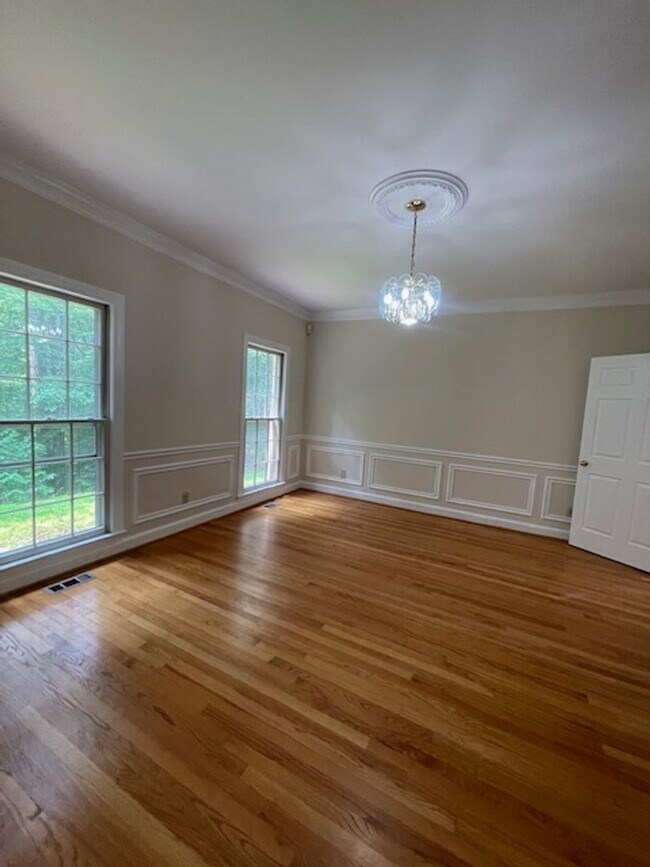 Building Photo - Spacious SF home in Potomac