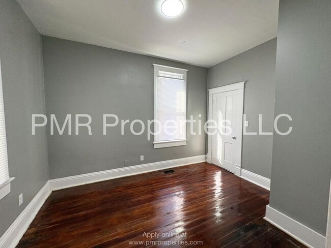 Building Photo - 2 Bedroom/ 1 Bathroom House