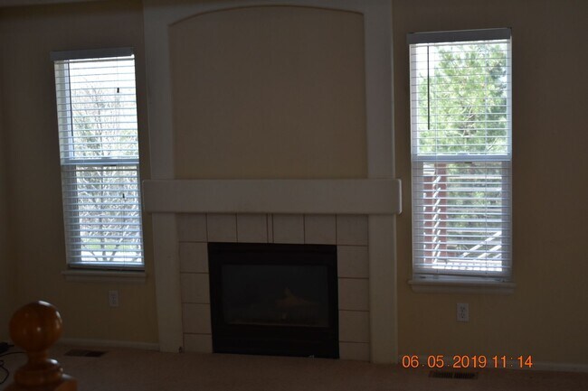 Building Photo - Large Parker Home 3 bed, 3 bath Nearly 2K ...