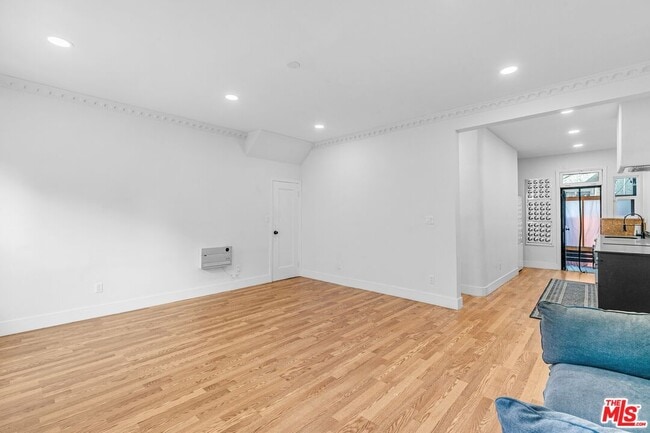 Building Photo - 246 Columbia Pl