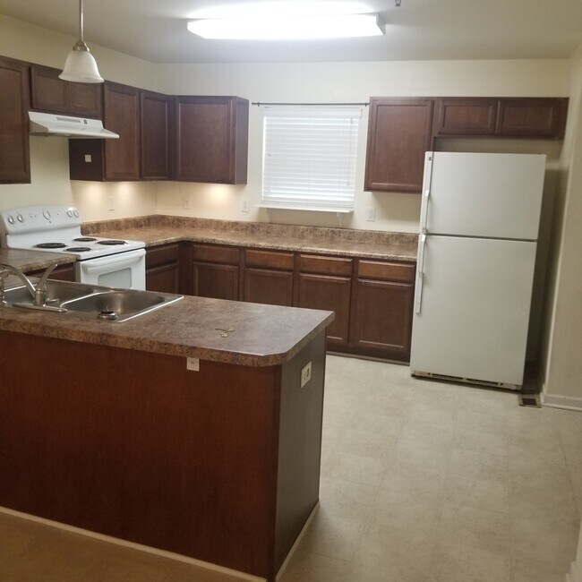 Den view of kitchen - 604 Hampton Rd