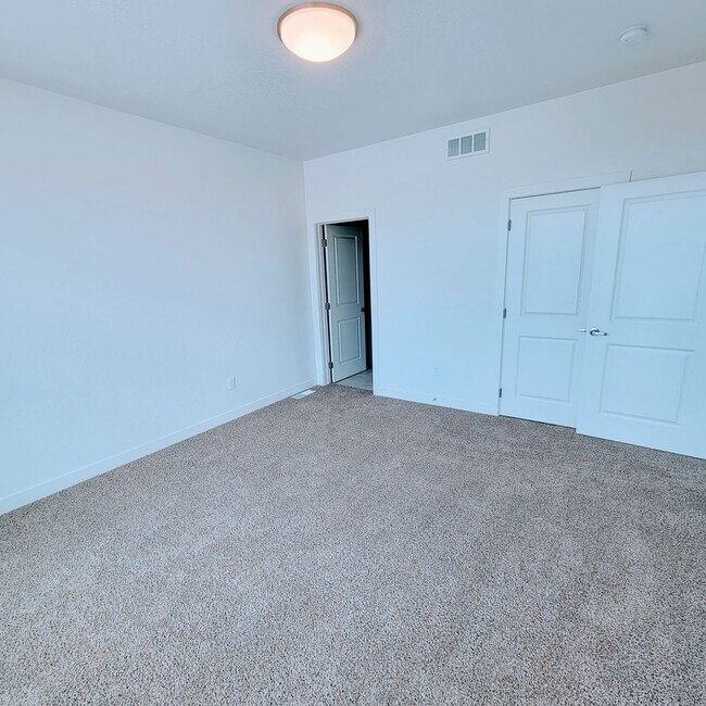 Building Photo - Phenomenal GORGEOUS HOME!!