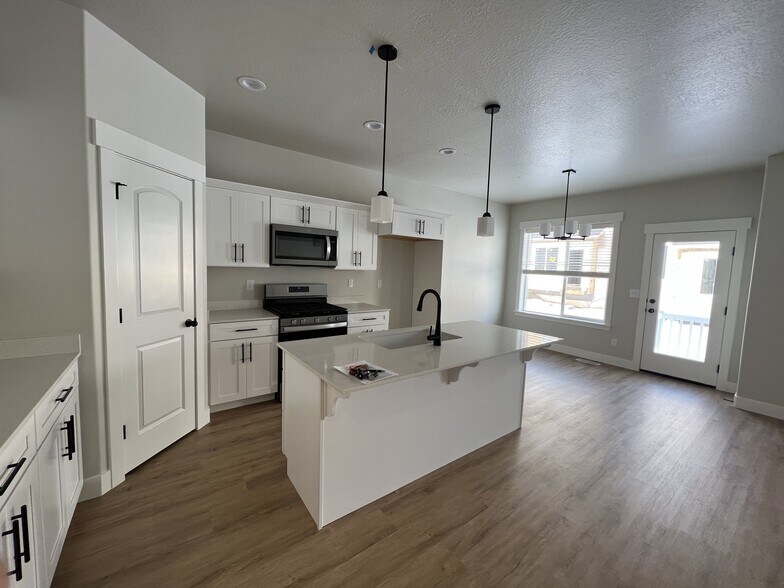Building Photo - 3898 W Canyon Falls Dr
