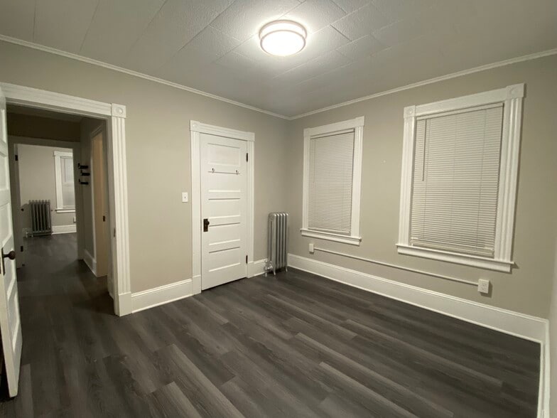 Building Photo - 46 Mooreland St