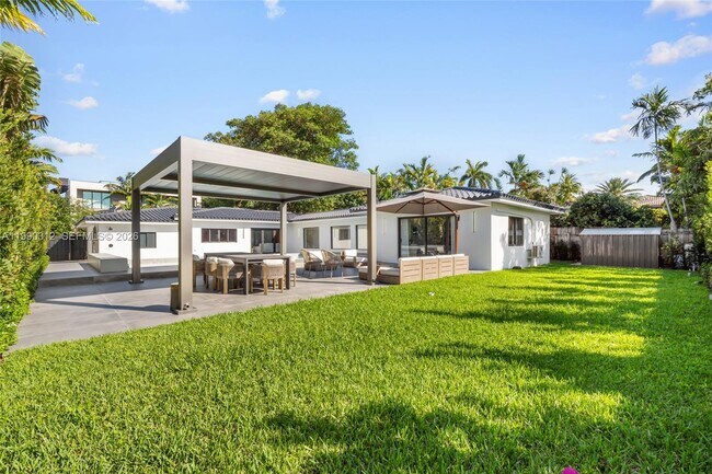 Building Photo - 116 W 1st Ct