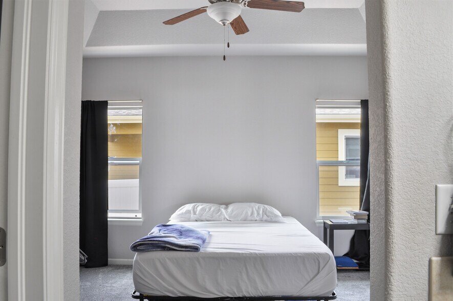 Building Photo - 2500 Heather Ln