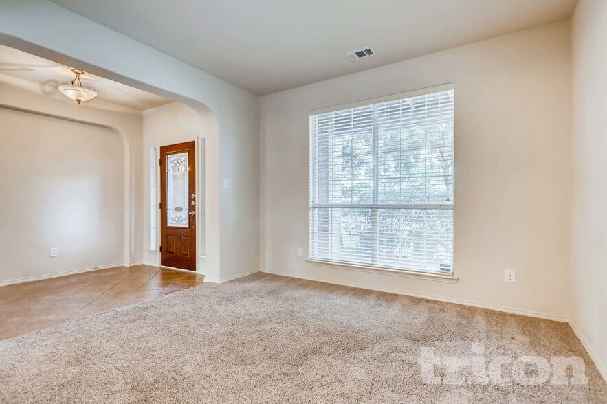 Building Photo - 5805 Paloma Blanca Dr