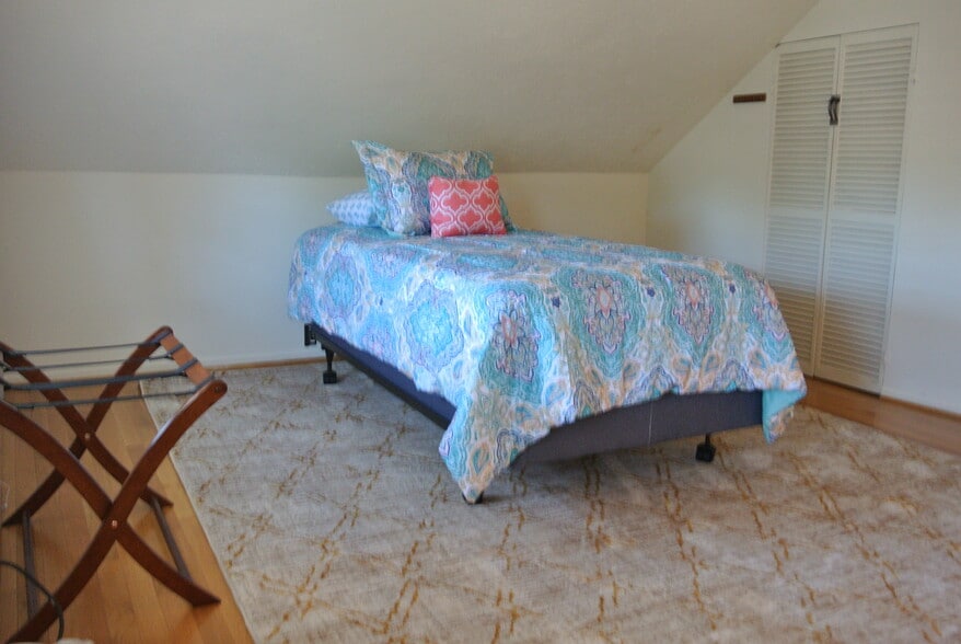 2nd floor bedroom - 3547 Edwards Rd
