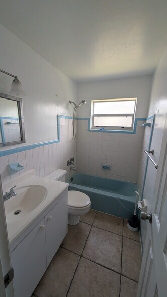 Building Photo - 4100 NW 39th Ave