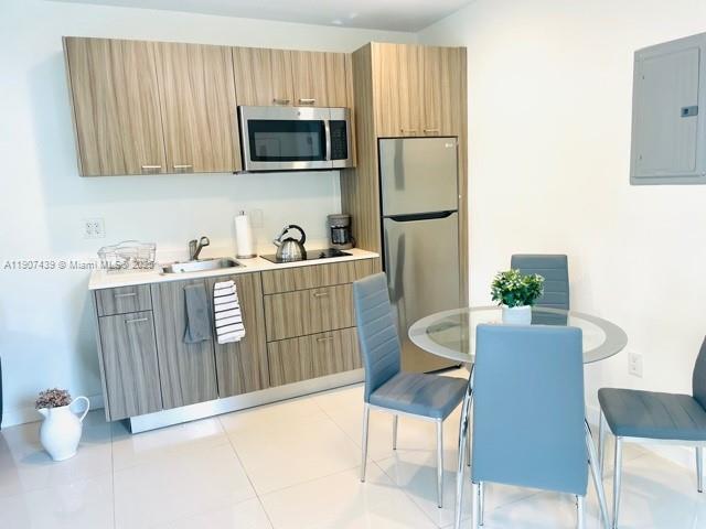 Building Photo - 1419 West Ave