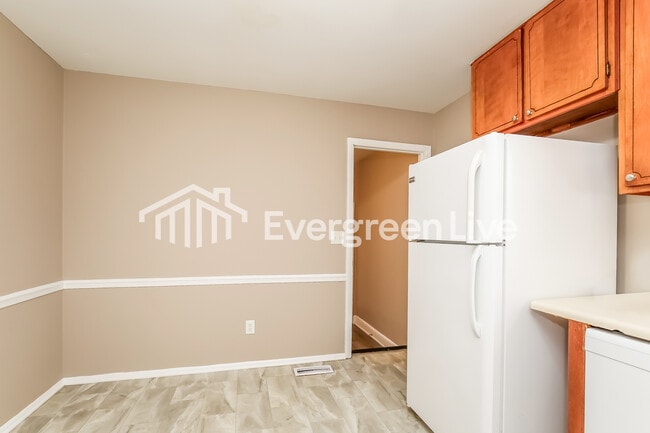 Building Photo - 2407 Phoenix Dr