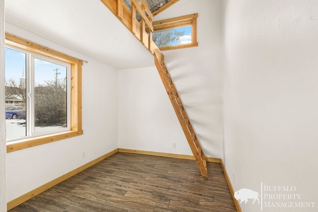 Building Photo - Charming Parker Home for Rent – Rustic Character Meets Modern Comfort!