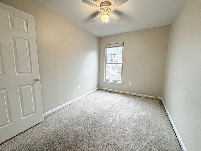 Building Photo - Charming 3 Bed 2.5 Bath Townhome With Pati...