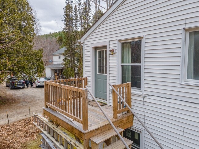 Building Photo - 212 Gilsum St