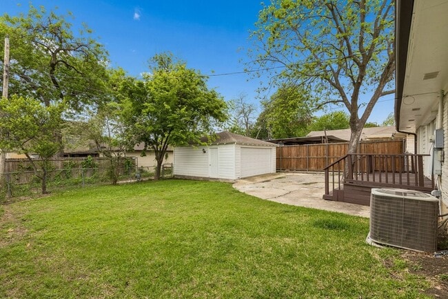 Building Photo - 2812 San Medina Ave