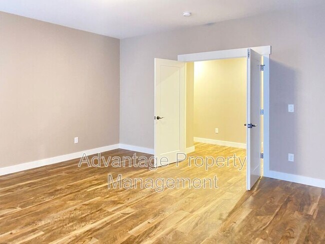 Building Photo - 106 S 21st. St.