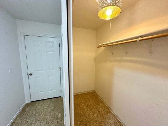 Building Photo - 1204 N Brooklane St