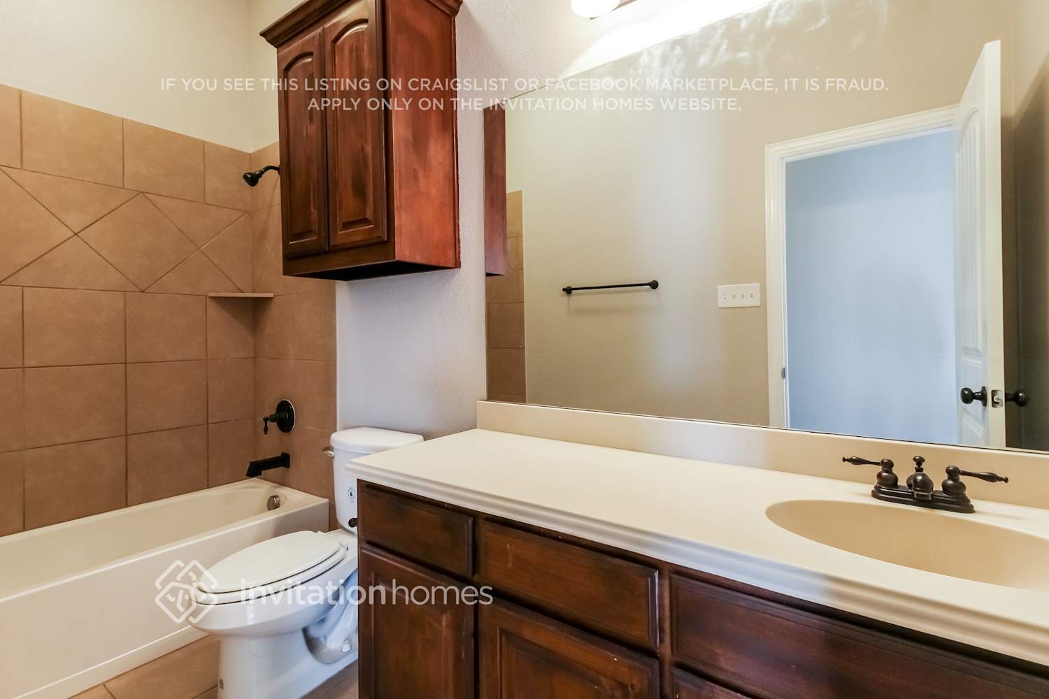 Building Photo - 105 Thorncreek Cir