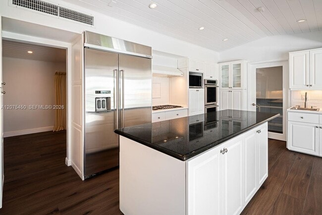 Building Photo - 669 S Mashta Dr