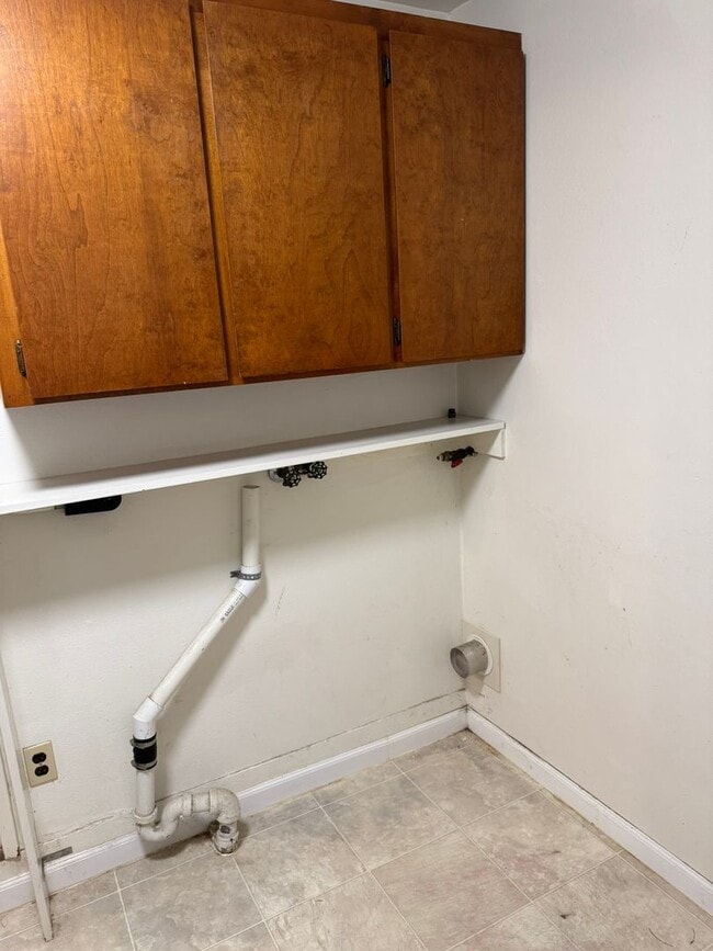 Building Photo - Barger area, 2 bedroom, 1 bath, large back...