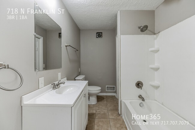 Building Photo - Wonderful 3 bed 1 bath Home at York