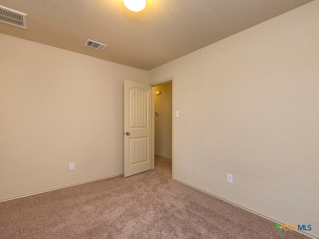 Building Photo - 224 Lake Gln