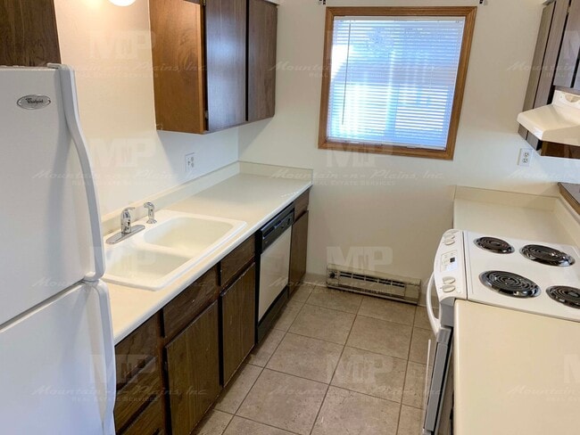 Building Photo - 531-533 Strachan Dr