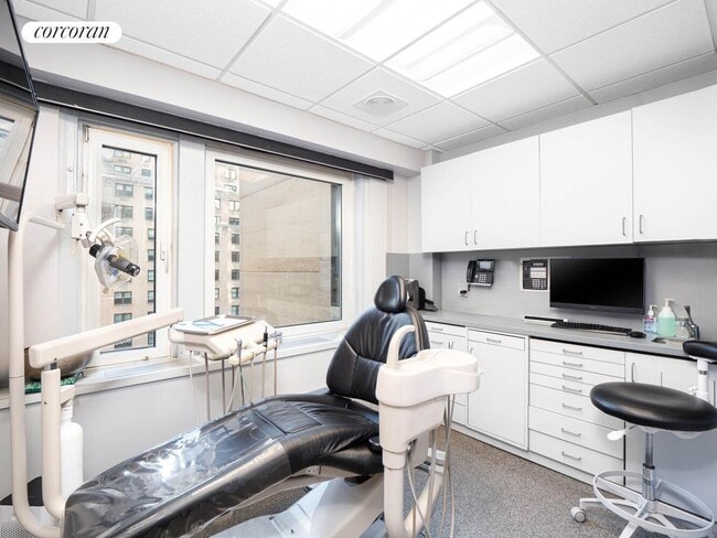 Building Photo - 30 Central Park S