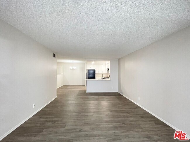 Building Photo - 6228 Fulton Ave