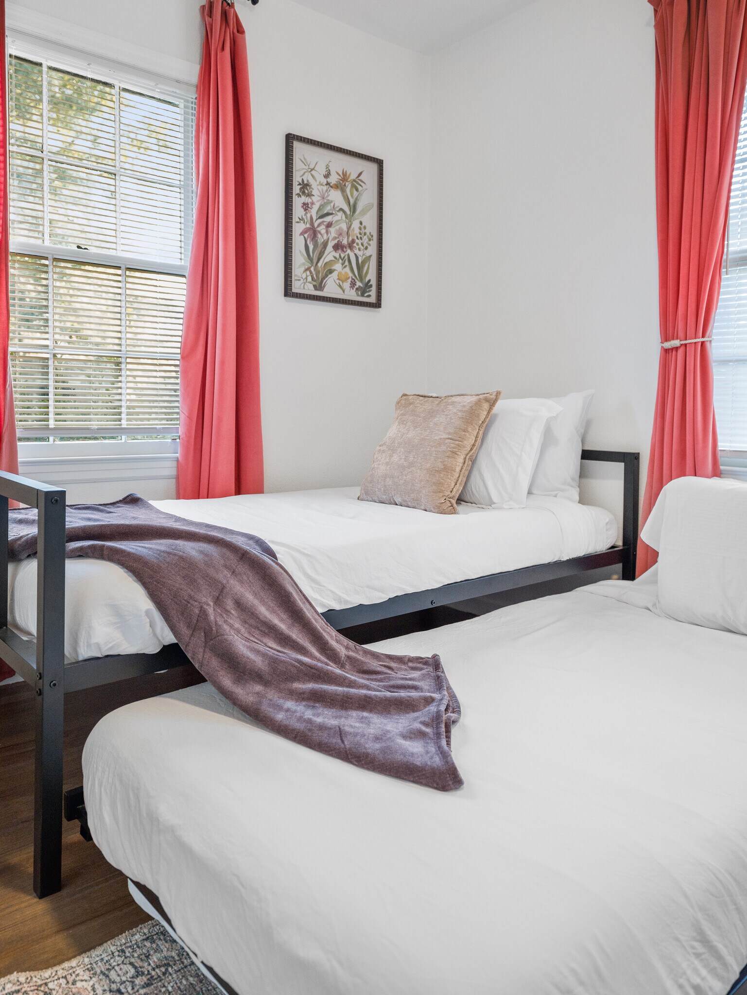 Building Photo - 1464 E 41st St